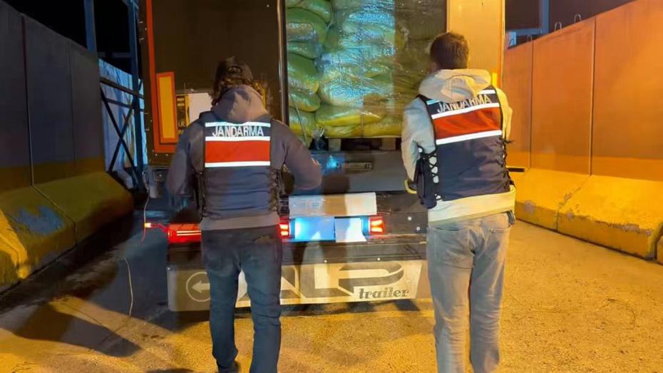 Van'da Operasyon: TIR'dan 333 Kilogram Uyuşturucu Ele Geçirildi