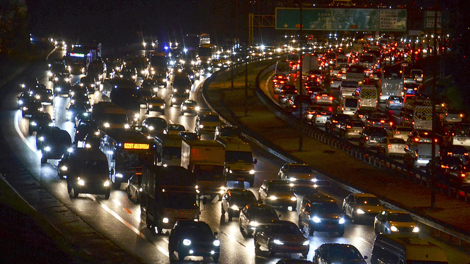 İstanbul'da Trafik Kabusu: 15 Dakikalık Yol 2,5 Saatte Gidiliyor ve Derz Çalışmasının Son Günü Belirlendi