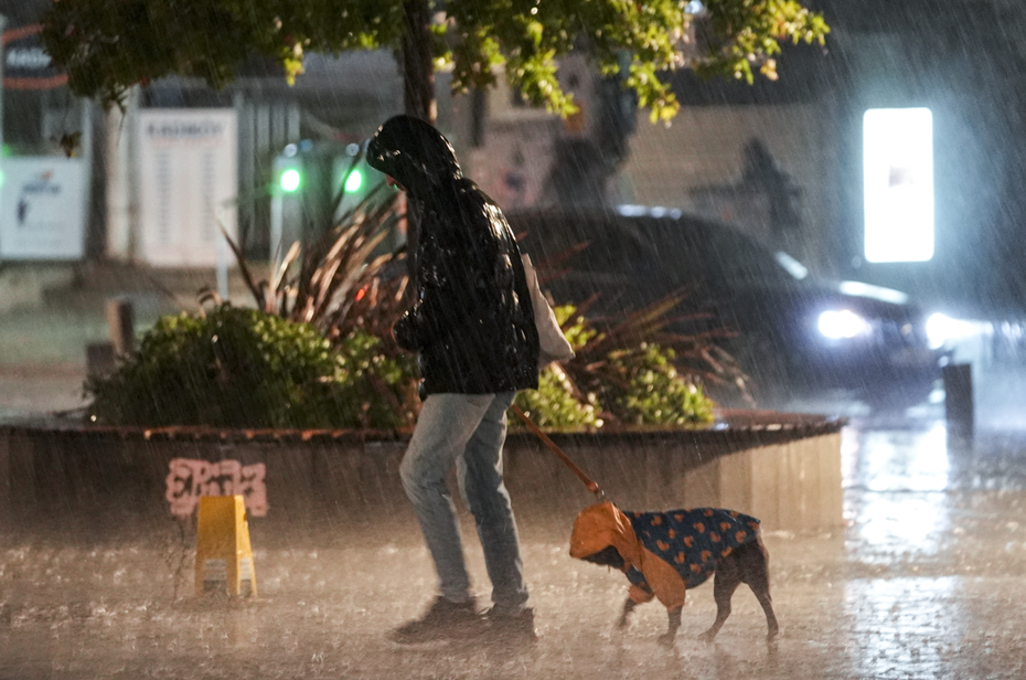 İstanbul'da Kasvetli ve Şiddetli Sağanak Hava Durumu Devam Ediyor: Yağışlar Ne Zaman Bitecek?