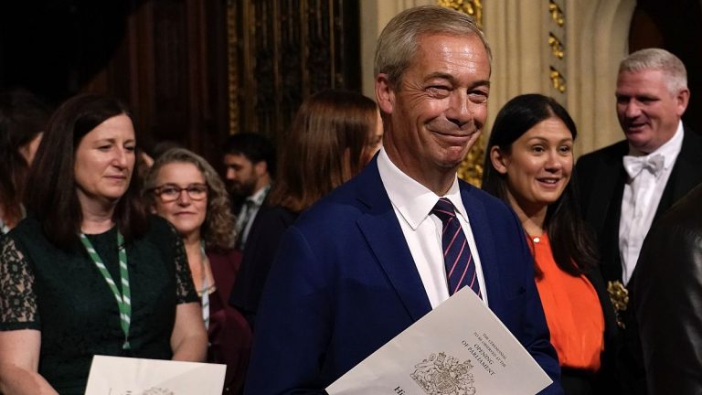 İngiliz Reform Partisi’nin milyonlarca kişinin verilerini Facebook’la paylaştığı iddia edildi