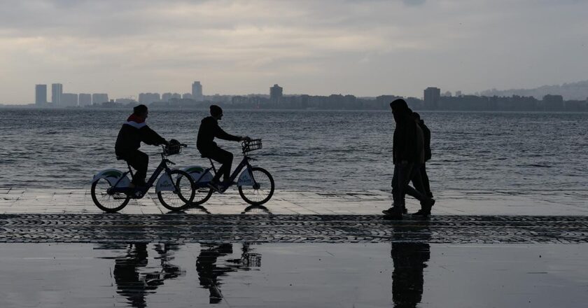 İzmir Valilikten Soğuk ve Yağmurlu Hava Uyarısı