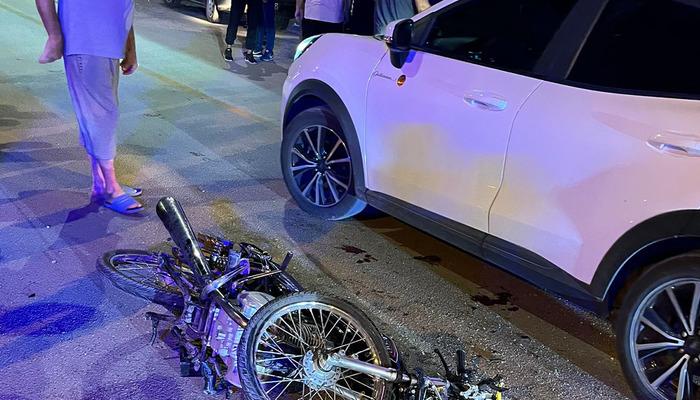 Hatay’daki kaza! Araba ile çarpışan motosiklet yıkıma geri döndü: 1 ağır 2 yaralı