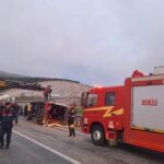 Tekstil işçilerini taşıyan minibüs arabayı arabaya geçti ve arabayla çarpıştı: 1 güçlü yaralı