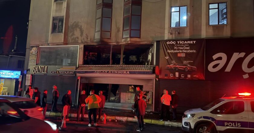 Küchukçekmece’de işyerinde soyu tükenmiş yangın