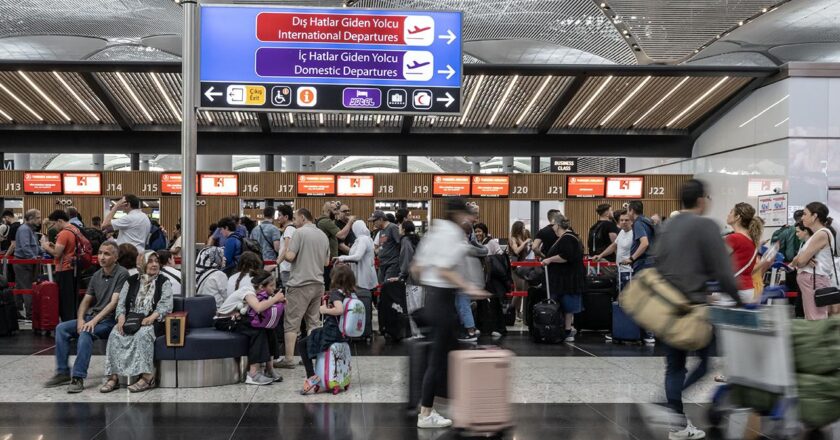 İstanbul havalimanlarında ilk 5 aydaki yolcu sayısı 50 milyona yaklaştı