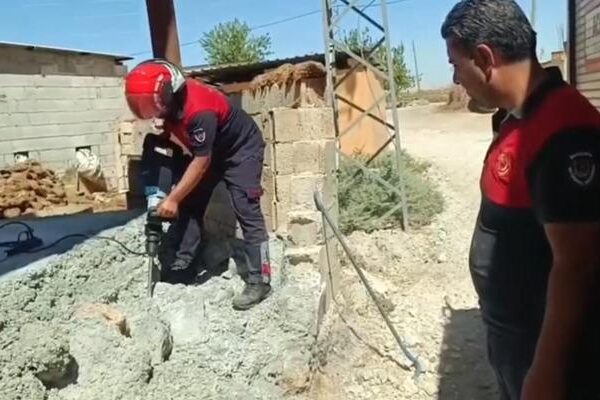 Şanlıurfa’da betonun altında mahsur kalan 2 kedi kurtarıldı
