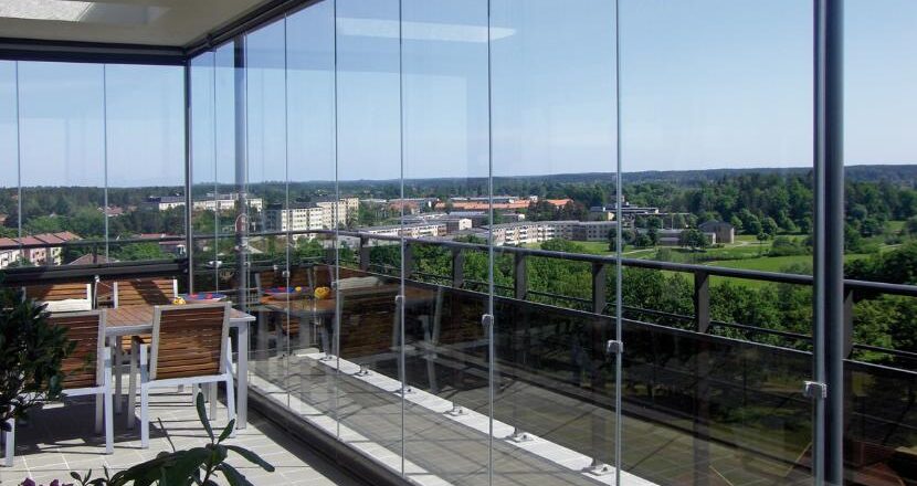 Katlanır cam balkon sistemleri ile modern yaşam alanları