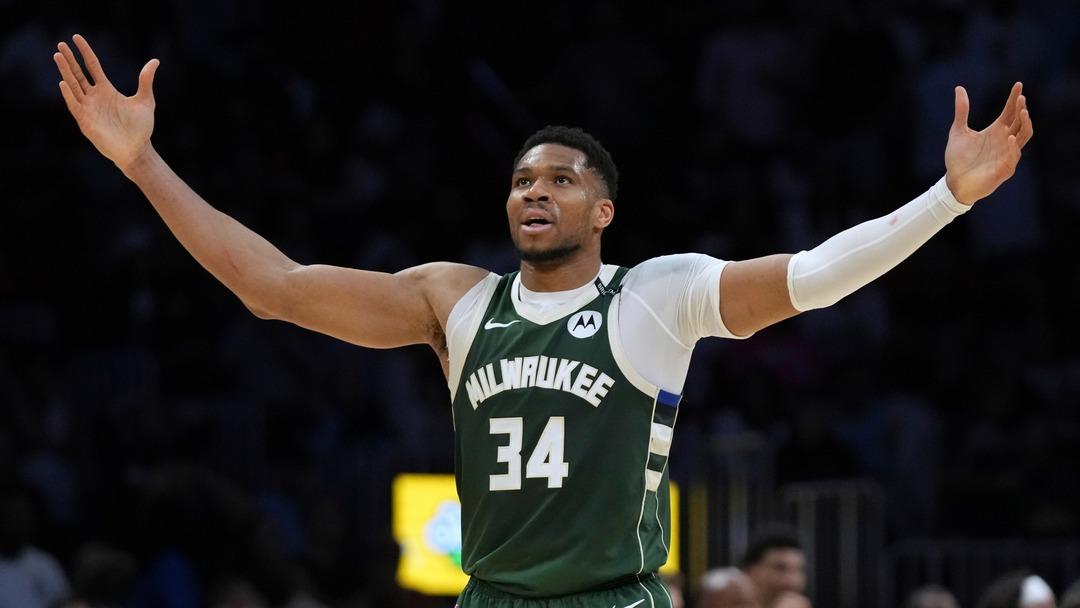 Yunan basketbol oyuncusu Anthetokounmpo'nun sınırını aştı! Yenilgisini sindiremedi, Türk bayrağını canlı yayınına hakaret etti 3