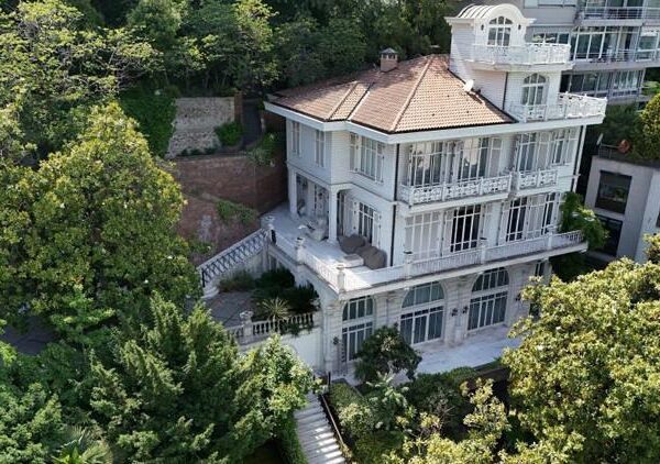 FETÖ firarisinin köşkü satışta! 140 milyon TL indirim yapıldı