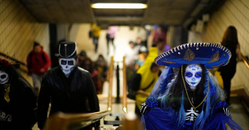 Video. Korku, sanat ve müzik: Santiago’da Cadılar Bayramı karnavalı