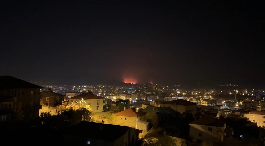 Yeri Hakkari... Yangın tüm ilçe tarafından görüldü: Nehil Sazlıkları yanıyor! Kuş cenneti olarak biliniyordu 4